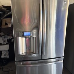 Fridges For sale are Plugged In free Deliver
