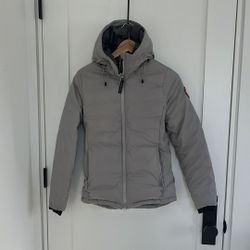 Canada Goose Women’s Camp Hoody Size Small