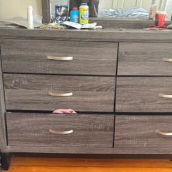 Full 6 Piece Dresser With Mirror 