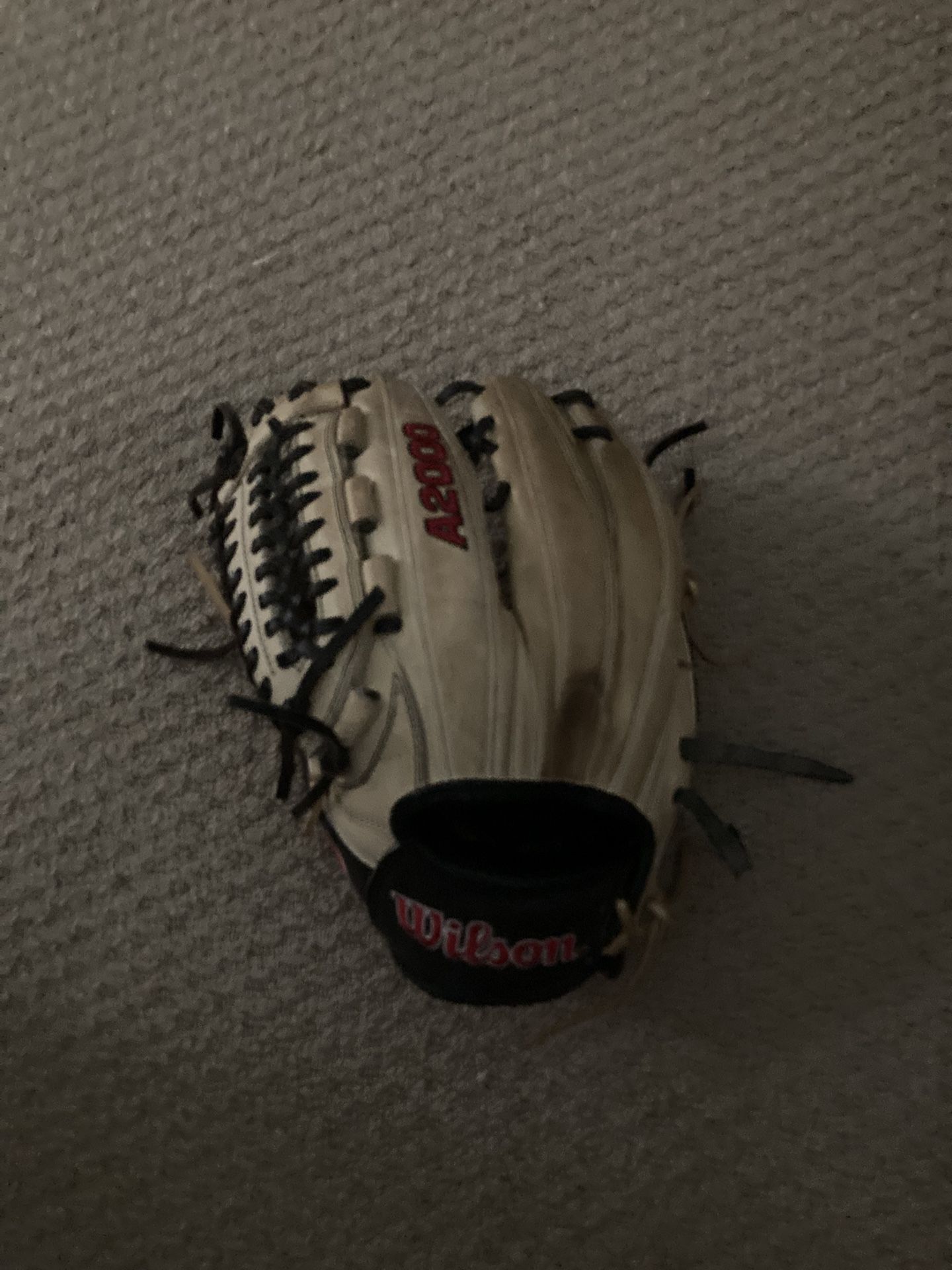 Wilson A2000, Left-Handed, 11.5”
