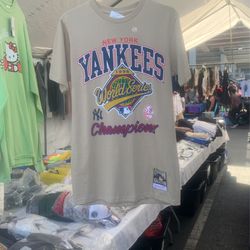 Mitchell & Ness. Yankees Shirt. 