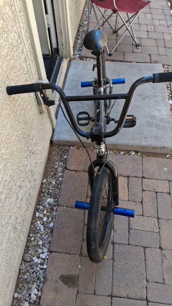 MONGOOSE BMX BIKE 20"