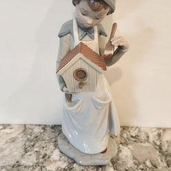 Lladro Pixie Girl Painting Birdhouse wearing apron Pristine Condition Very Rare