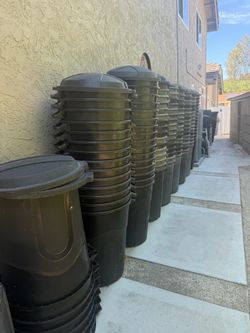 32 gallon trash cans