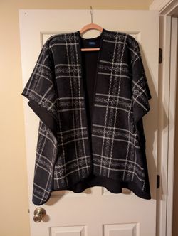 Women's Wrap  Black & White  NEW