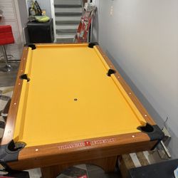Kids Pool Table / Free