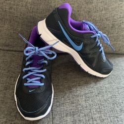 Size 6 - Nike Revolution 2 Black Hyper Grape W