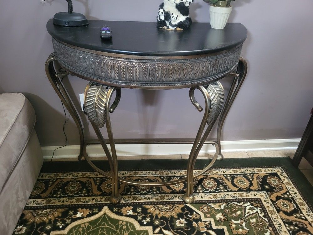 Side Entrance Table Metal