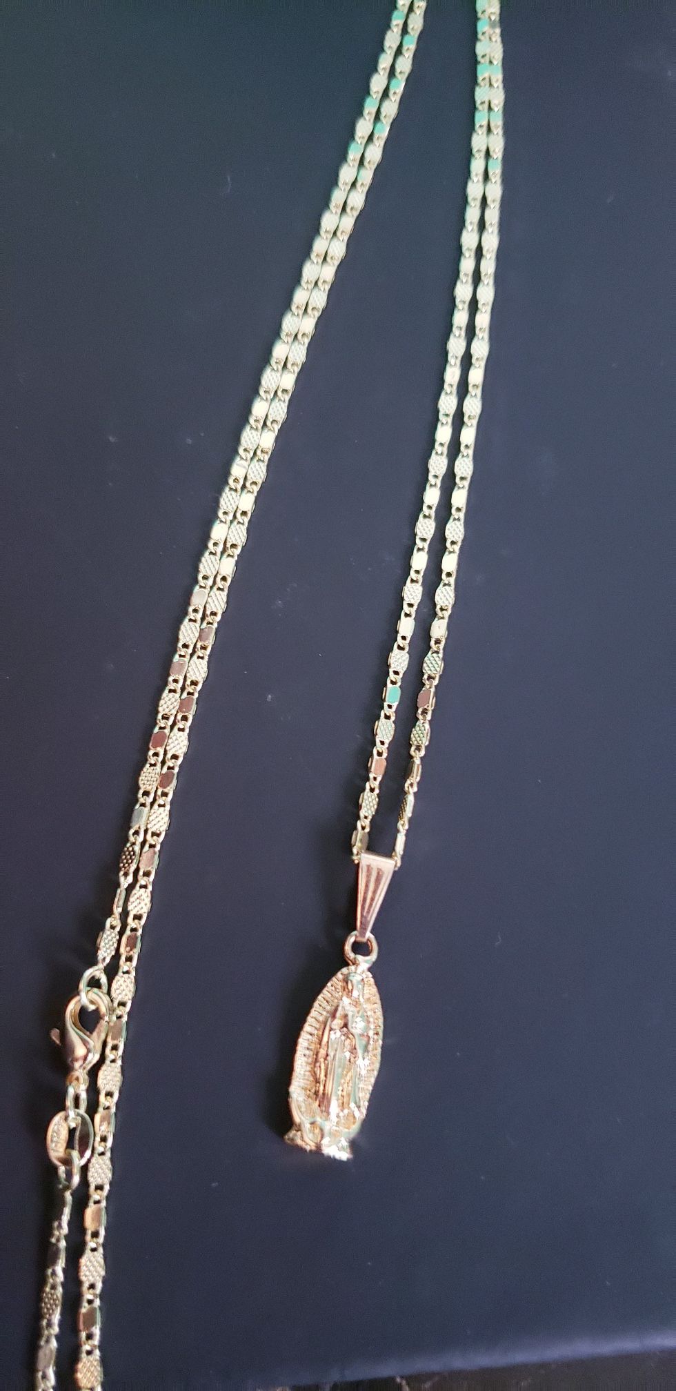 Virgen de Guadalupe . Oro laminado brasileño