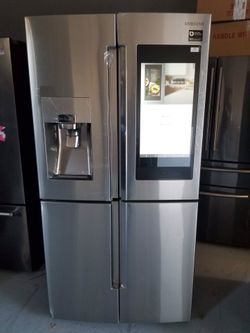 Refrigerador marca Samsung con pantalla nuevo