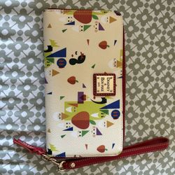 Dooney And Bourke Snowwhite Wallet 