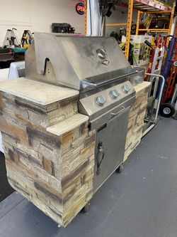 Uniflame Gold 3 Burner Propane Grill 