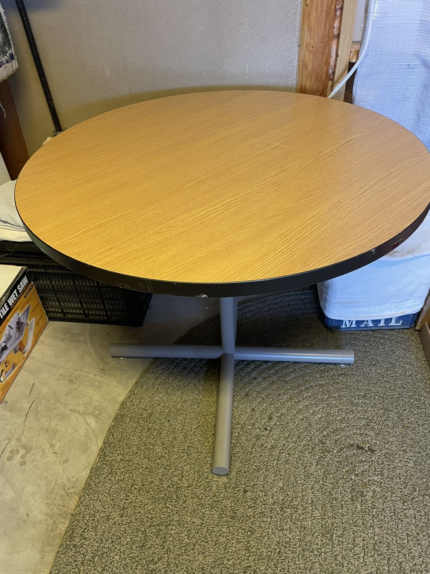 Round Table Excellent Good Condition