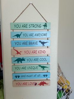 • 4-Pc Kids Dinosaur Room Wall Decor Set - Like New