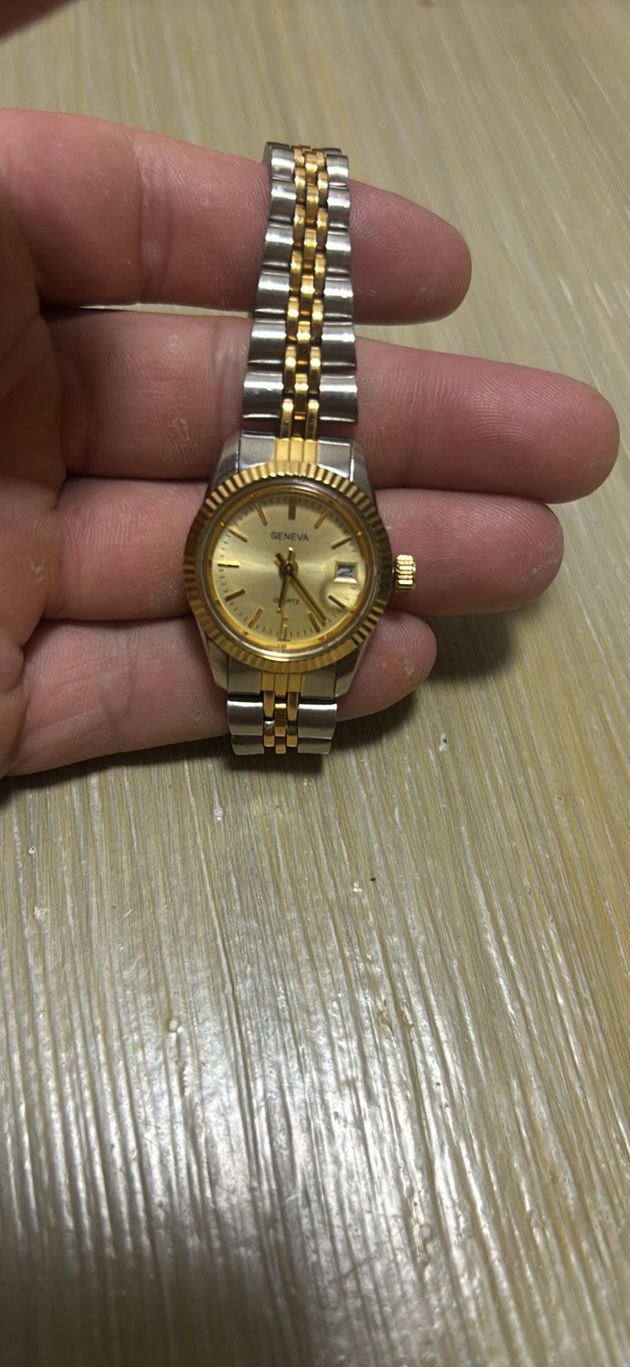 Geneva Ladies 25mm Gold Dial Fluted Bezel Quartz Watch-New Battery Changed