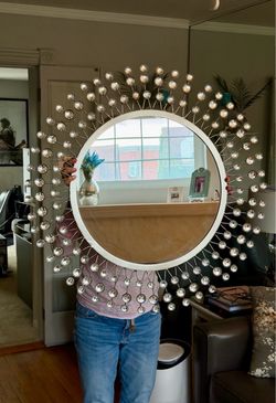 BEAUTIFUL ROUND SILVER MIRROR
