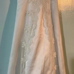 David’s Bridal Gown —-Girls Size 4