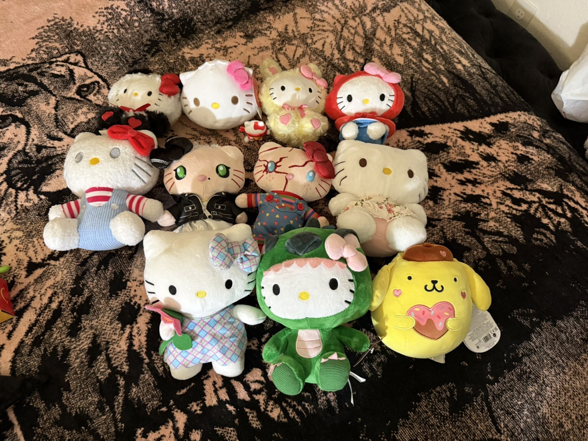 Hello Kitty / Sanrio Plushies