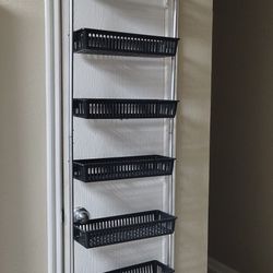 Pantry organizer in perfect condition. The dimensions are shown in the photos.
