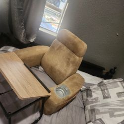 Pillow Chair And Table( Please Read) 