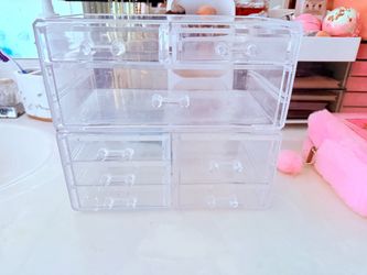 Makeup/piercing organizer