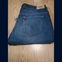 Levis 515 Capris..size 12..good Condition 