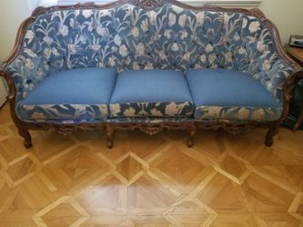 Sofa with 2 chairs...STEAL