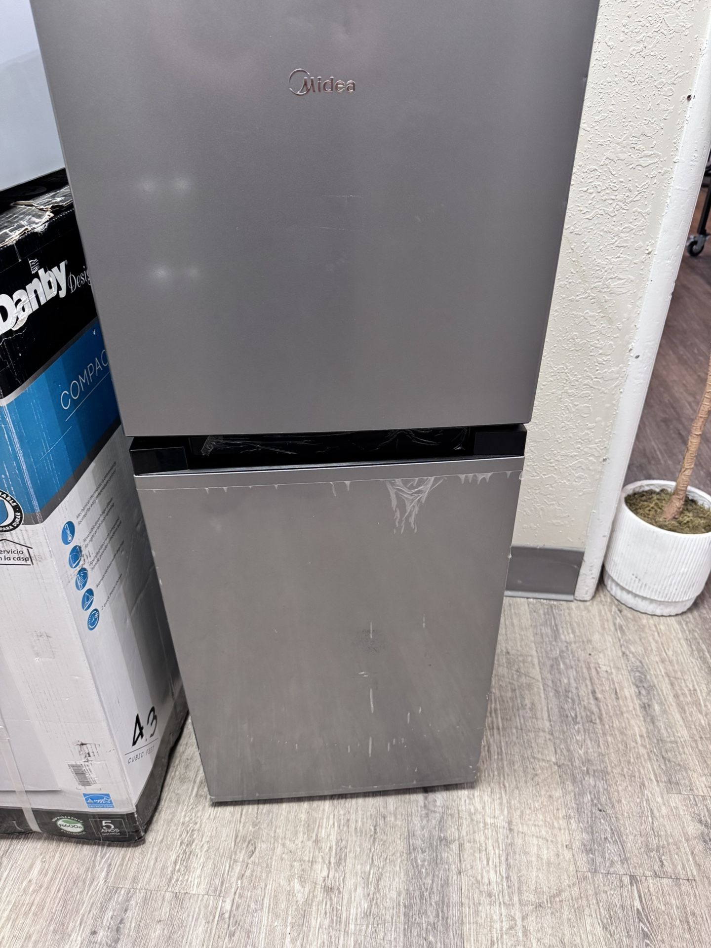 Midea Mini Fridge