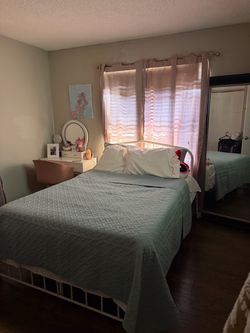 Full bed with mattress white