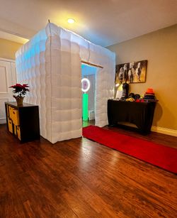 PHOTO BOOTH