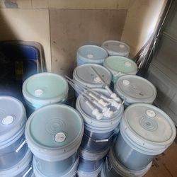 Hola tengo Javon Para lavar Ropa y Para lavar trastes para mas information #(contact info removed)