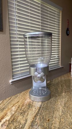 Cereal dispenser