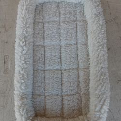 Clean Small 22 Inch By 13 Inch Plush Pet Bed. L@@K!!!