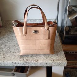 Beautiful And Classy Coach Willow Tote Bag