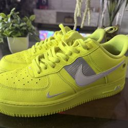 Nike Air Force 1 '07 LV8 Utility Volt Used 