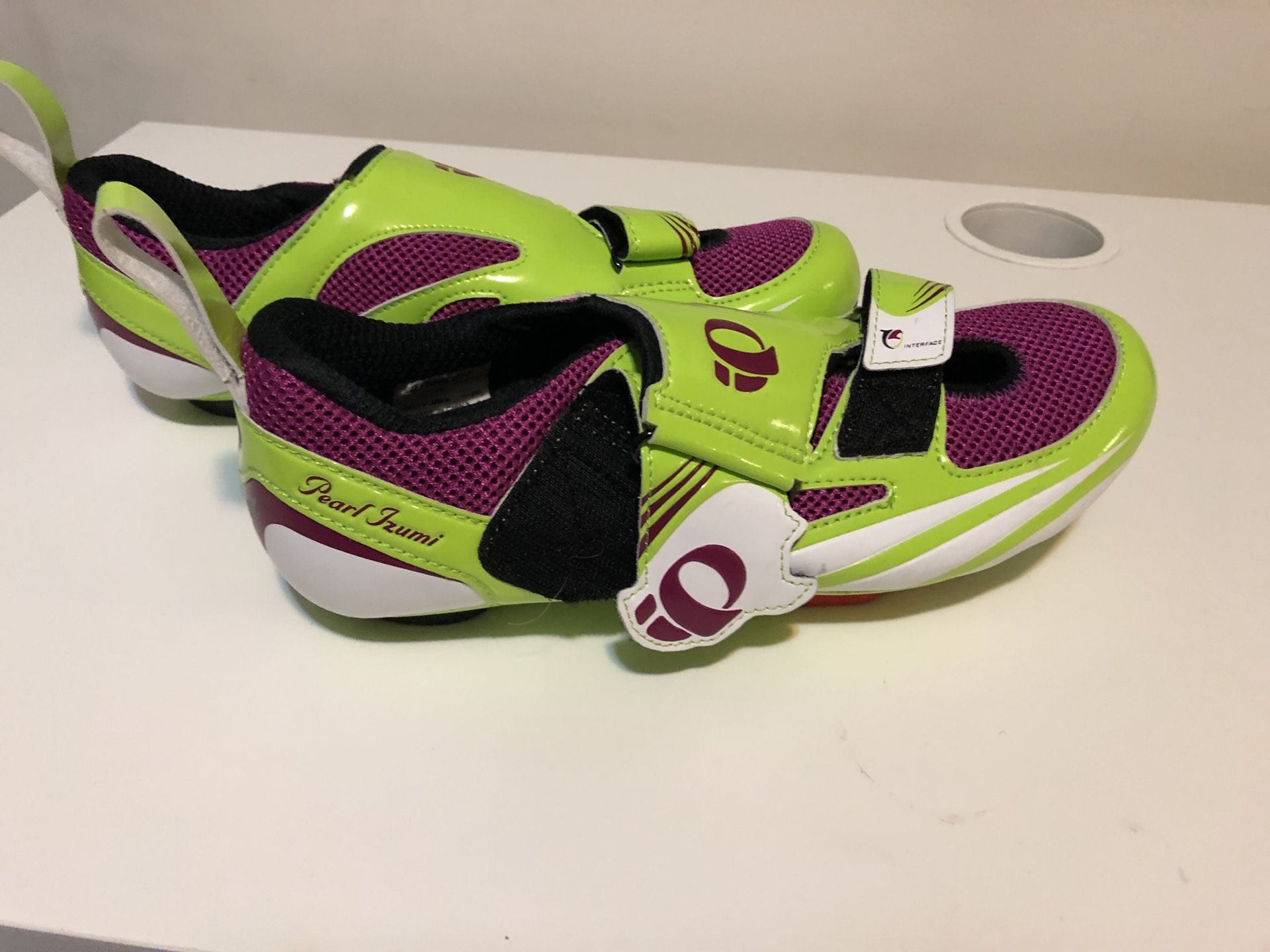 Pearl Izumi Women's Cycling Shoes with Soul Cycle Adaptor