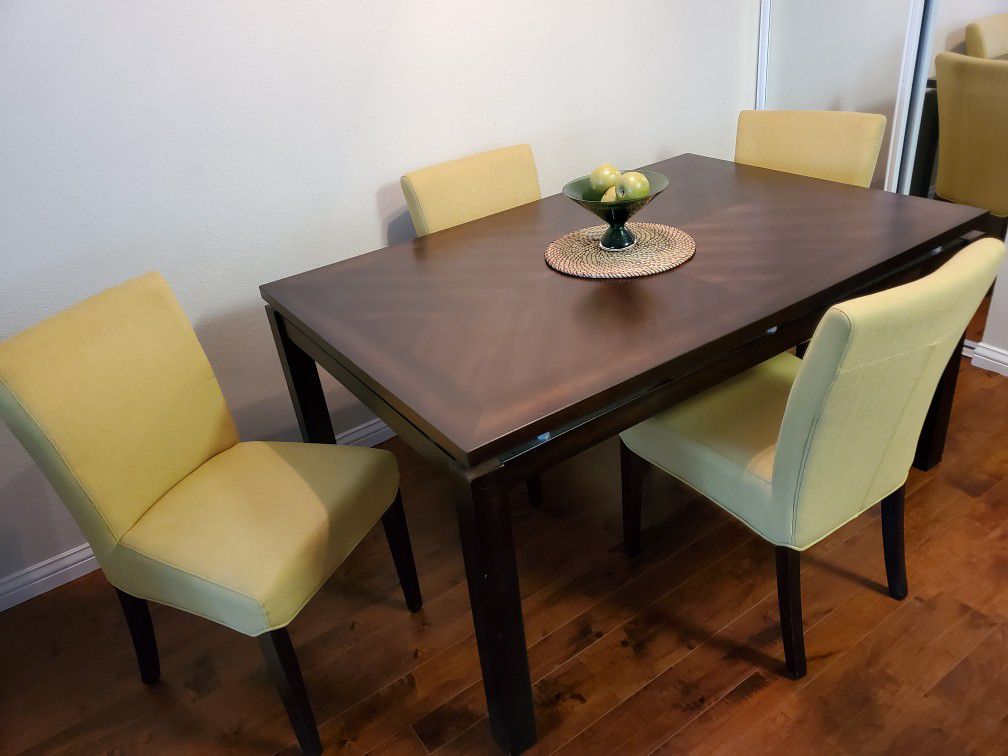 Coaster Dining Table and Chairs