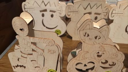 Wood Halloween deco