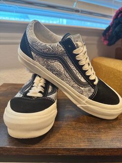 Vans Old Skool Black & White Paisley Sneakers – Women’s 8