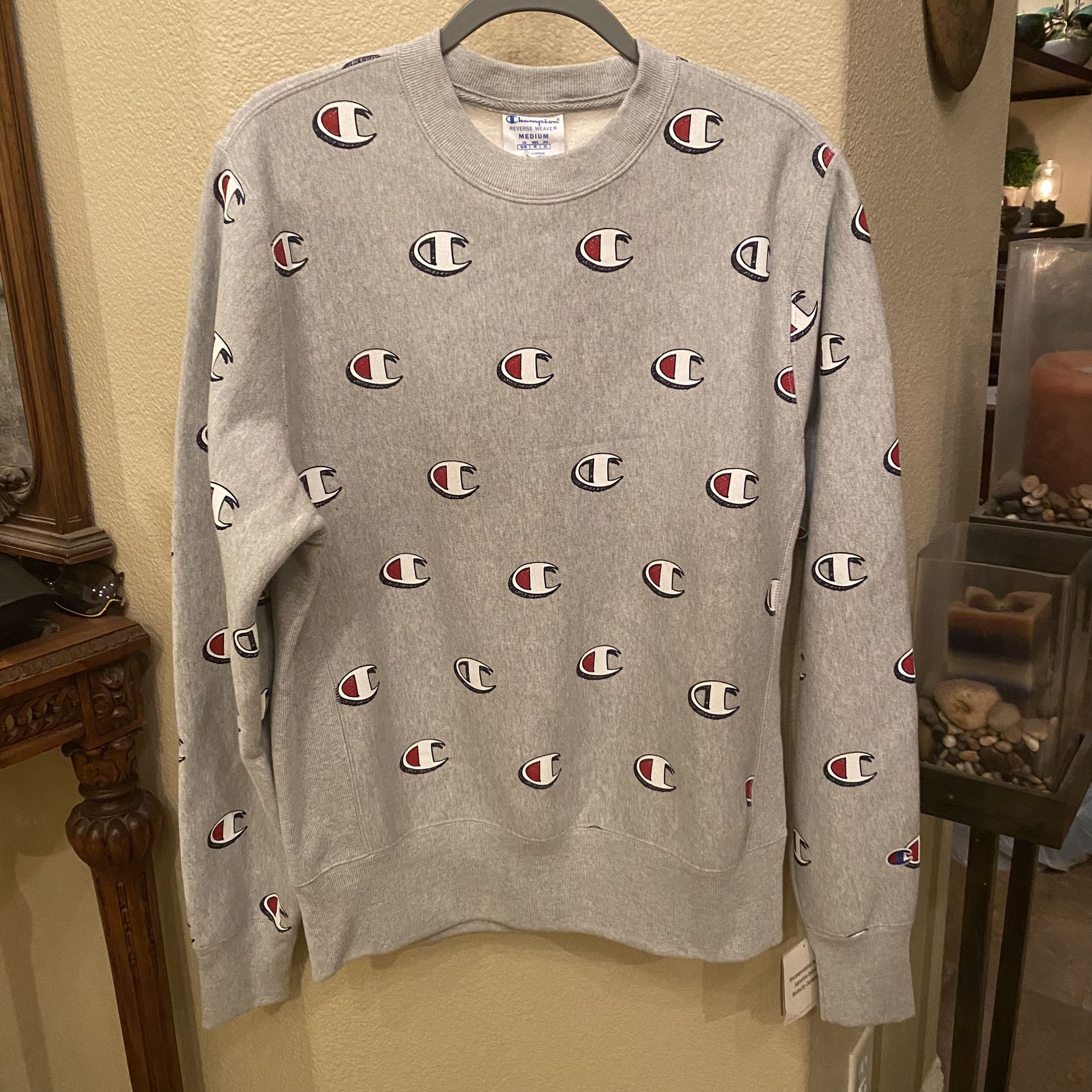 NWT~CHAMPION Gray Reverse Weave All Over Logo Sweatshirt Size Medium-Unisex