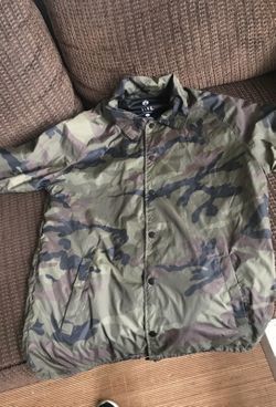 Zine Camo coach Jacket from Zumiez size L