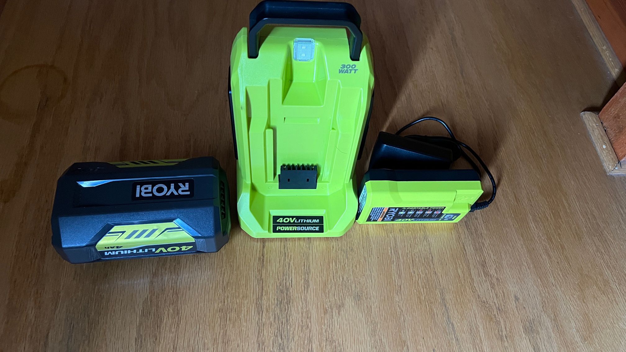 Ryobi Power Source 300 W 40 V Battery Generator With 4 Ah Battery And Charger