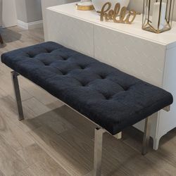 Beautiful Accent Bench. Used, in very good condition. 

Dark Blue With Chrome!

42"L x 19"D x 20"H

$50