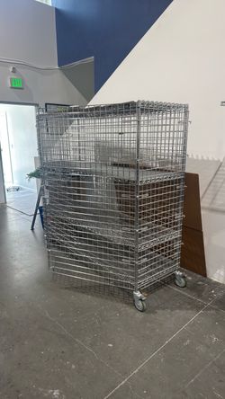Lockable documents cage