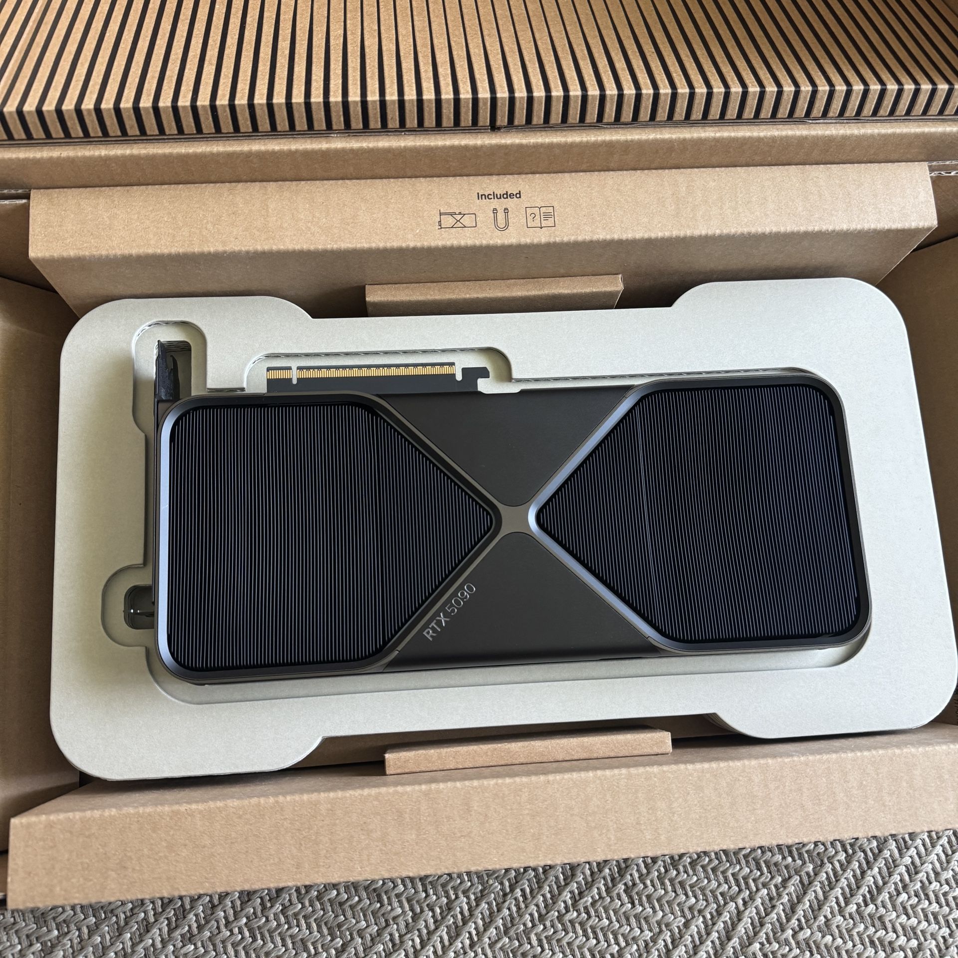 NVIDIA GeForce RTX 5090 FE Founders Edition