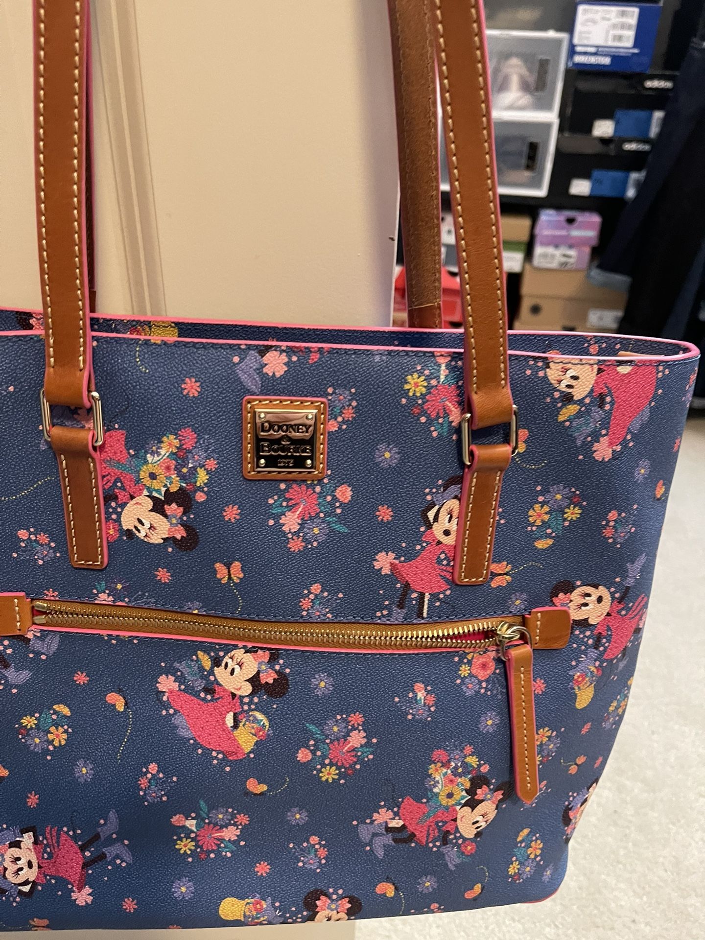 Dooney & Bourke