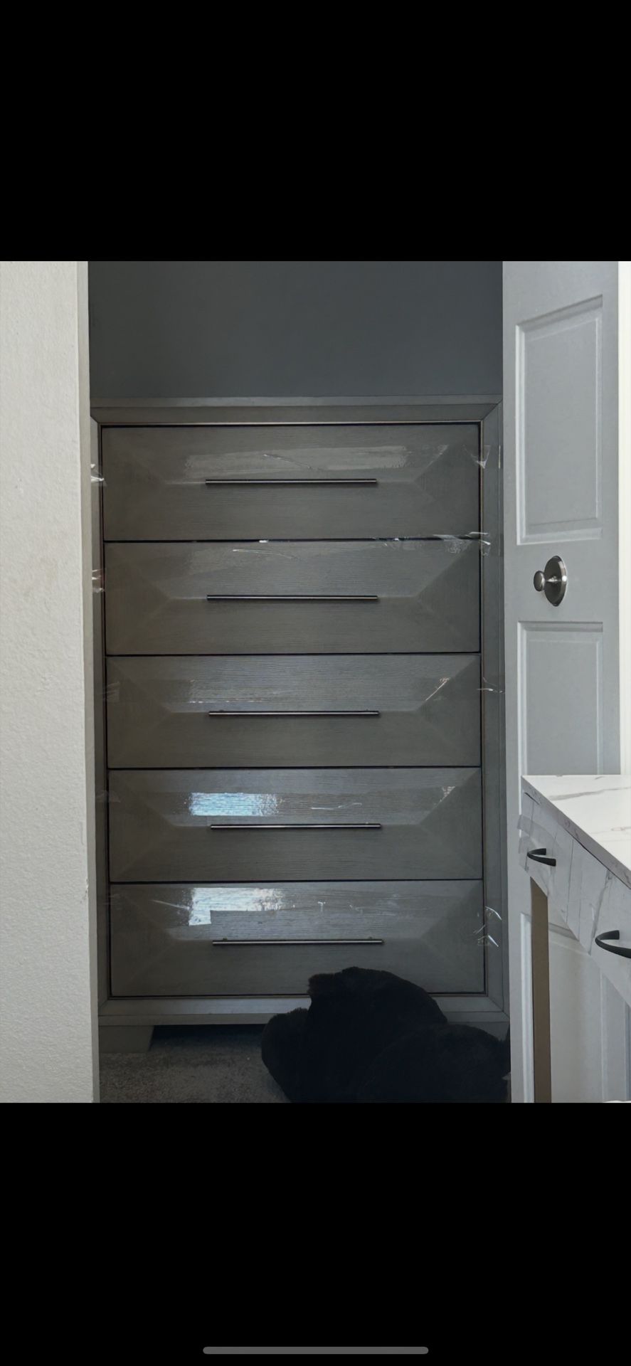 Chest / Dresser/ Drawers