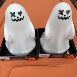 Way to celebrate Halloween 6.5 inch ghost color changing light runs on batteries