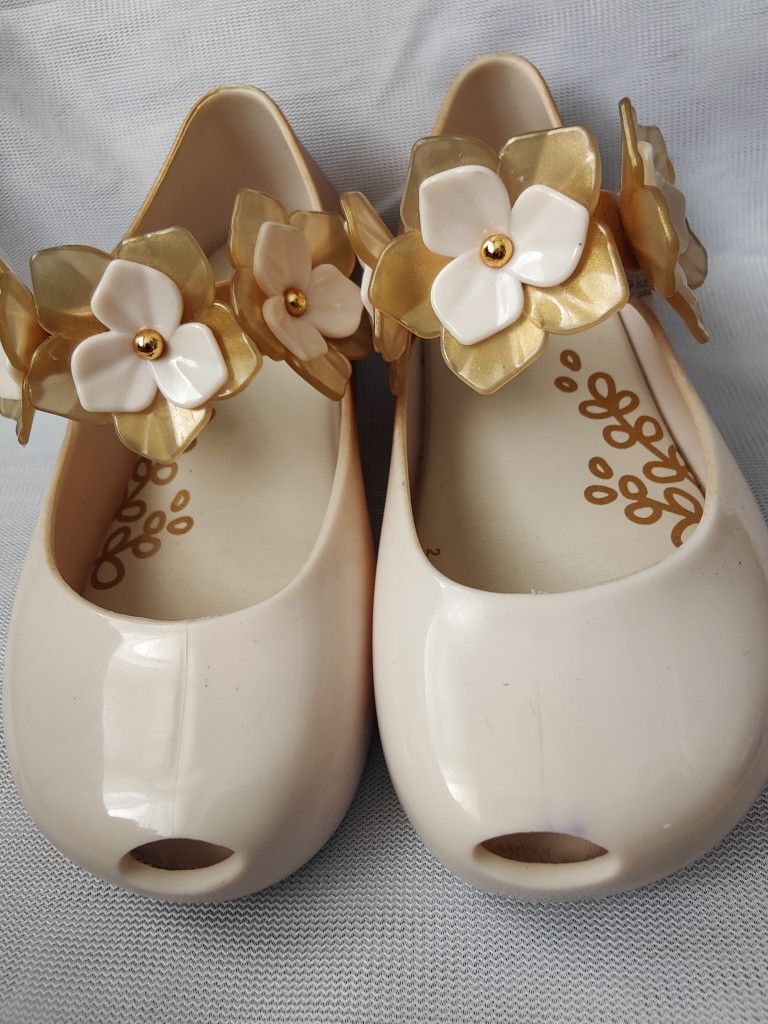 Mini Melissa Shoe Size  8c