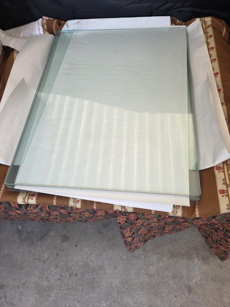 Shelve Glass. 22 1/2 X. 16. 1/2. 4 Ea